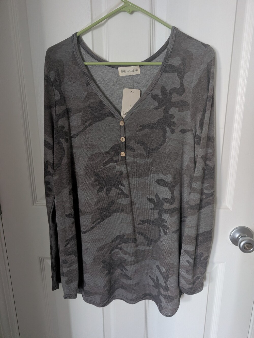 Women's NWT The Nines Long Sleeve Camo Tunic Top Sz. L